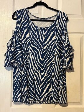 Women’s Navy and White Zebra Print Cold-Shoulder Top 2X